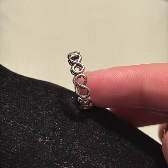 Elegant Sterling Silver 925 Infinity Ring size 5 - Picture 13 of 16